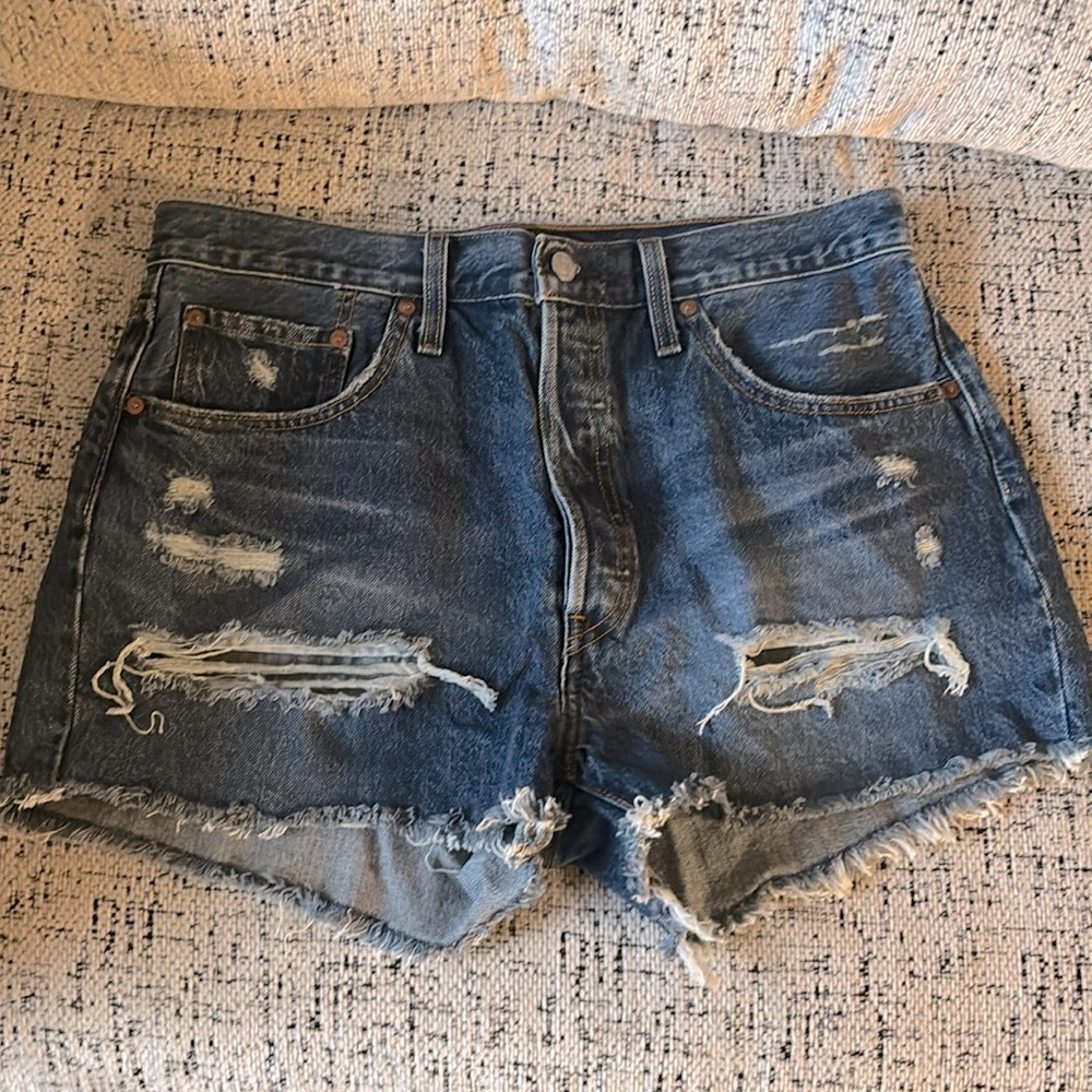 Levi’s size 32 shorts .. but fit one size smaller . No stretch